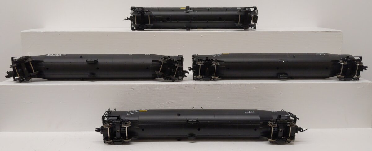 Atlas O Scale Assorted Tank Cars: 156100, 1215, 1219, 17439 (2-Rail) [4]