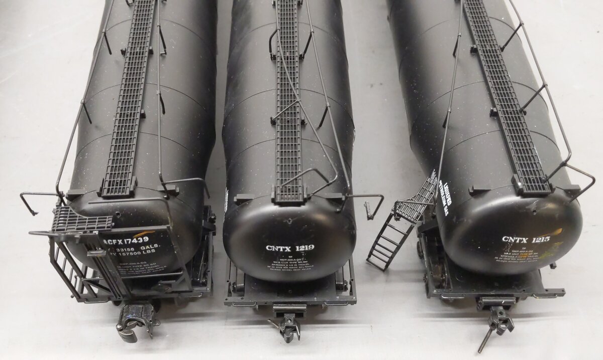Atlas O Scale Assorted Tank Cars: 156100, 1215, 1219, 17439 (2-Rail) [4]