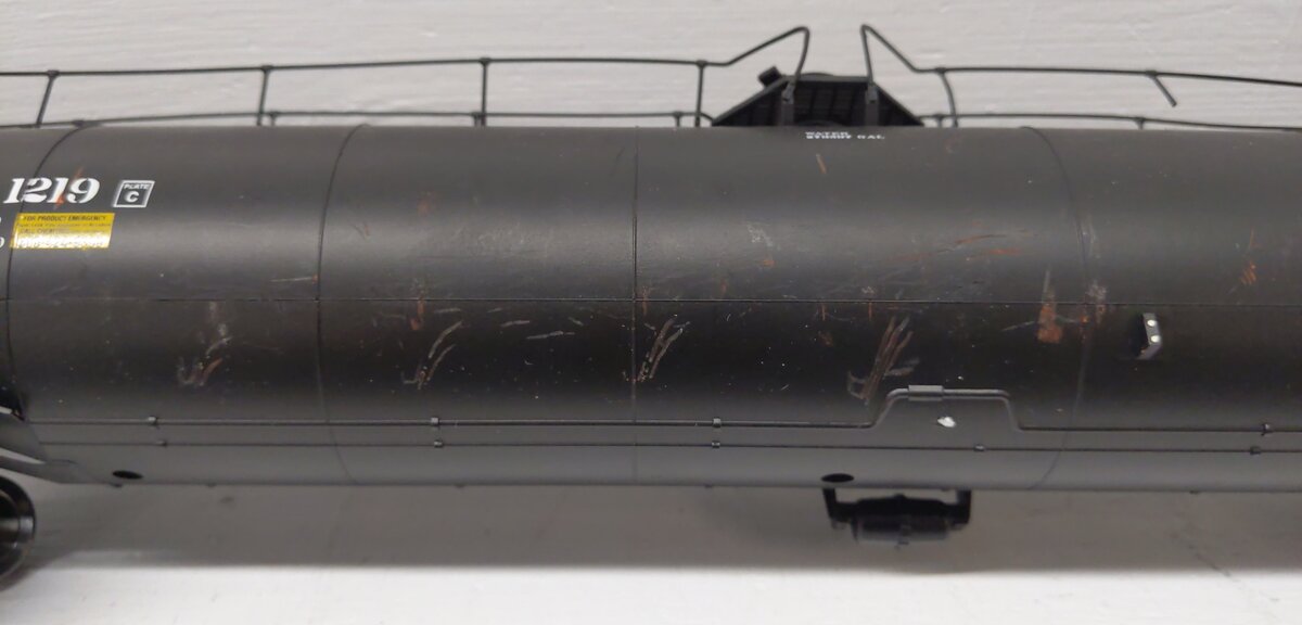 Atlas O Scale Assorted Tank Cars: 156100, 1215, 1219, 17439 (2-Rail) [4]