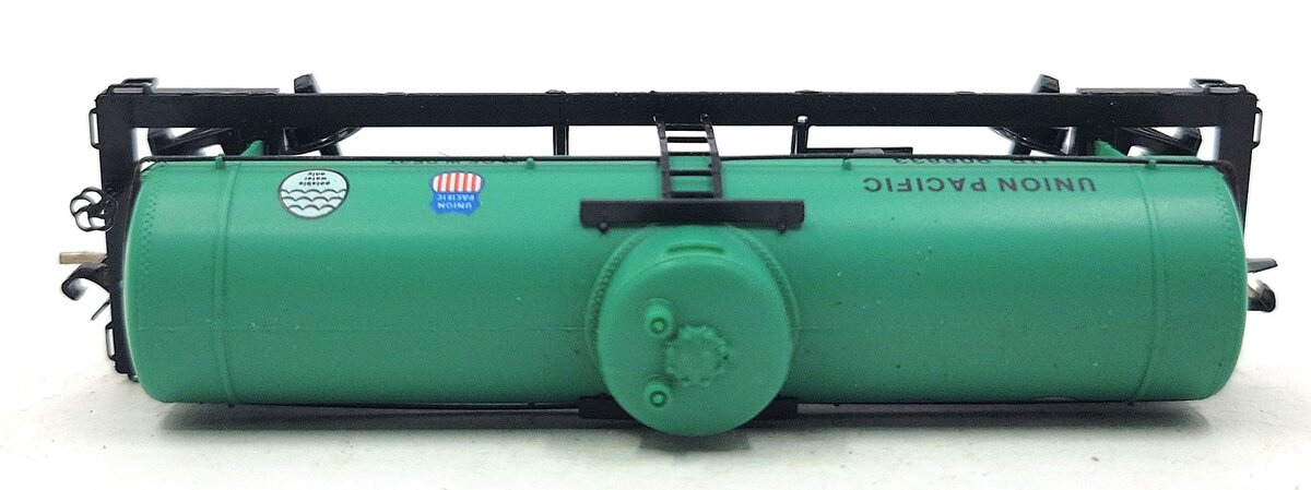 Micro-Trains 06500340 N Union Pacific 39' Single Dome Tank Car #908833 LN/Box