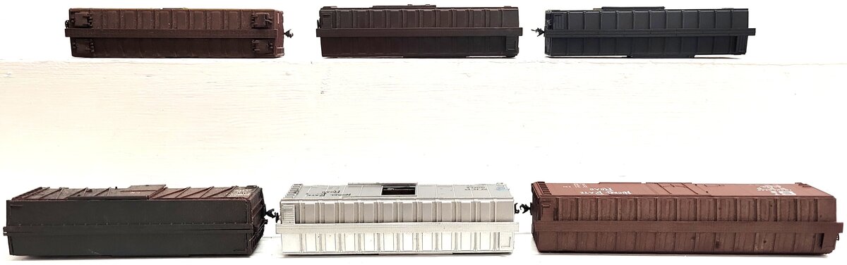 HO Scale Assorted Freight Cars [6]