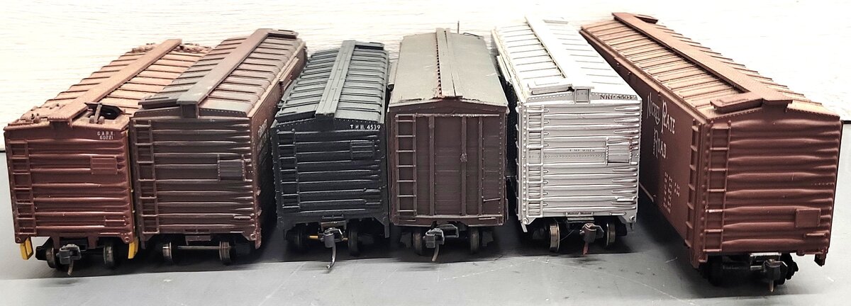 HO Scale Assorted Freight Cars [6]