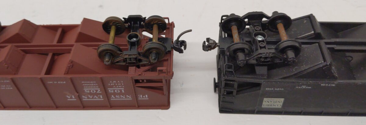 Bowser, Mantua, & Other HO Scale Assorted Freight Cars: 701778, 198708 [12] VG