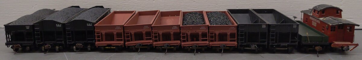Bowser, Mantua, & Other HO Scale Assorted Freight Cars: 701778, 198708 [12] VG