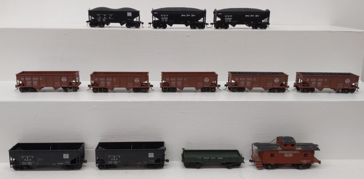 Bowser, Mantua, & Other HO Scale Assorted Freight Cars: 701778, 198708 [12] VG