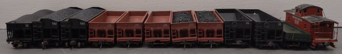 Bowser, Mantua, & Other HO Scale Assorted Freight Cars: 701778, 198708 [12] VG
