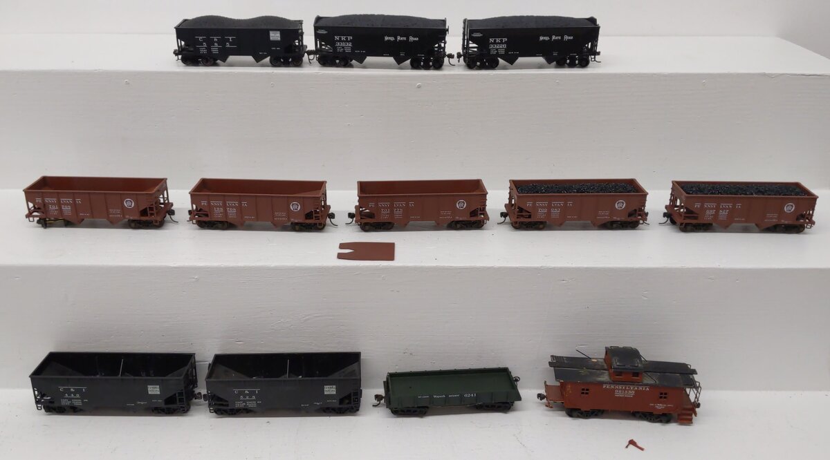 Bowser, Mantua, & Other HO Scale Assorted Freight Cars: 701778, 198708 [12] VG