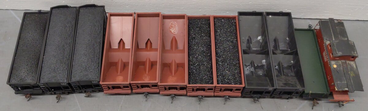 Bowser, Mantua, & Other HO Scale Assorted Freight Cars: 701778, 198708 [12] VG