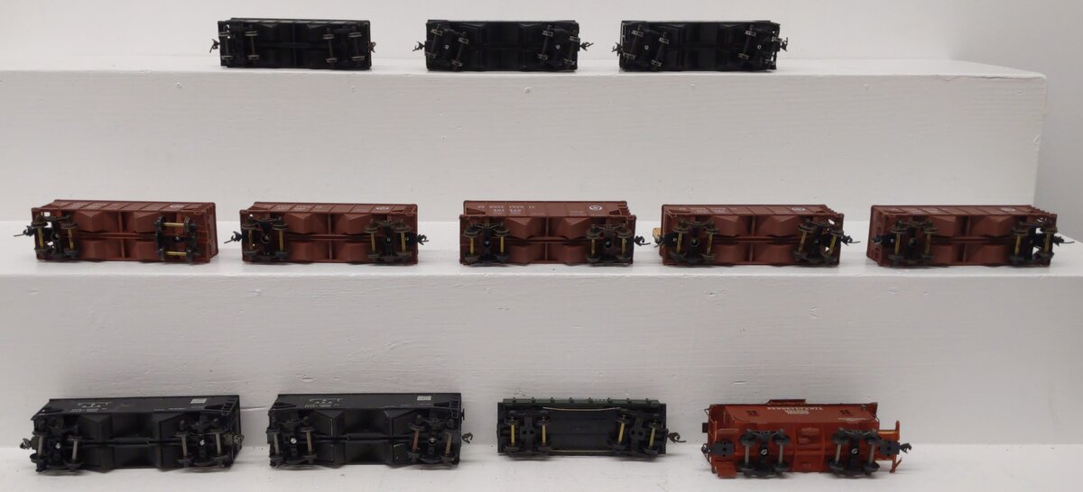 Bowser, Mantua, & Other HO Scale Assorted Freight Cars: 701778, 198708 [12] VG