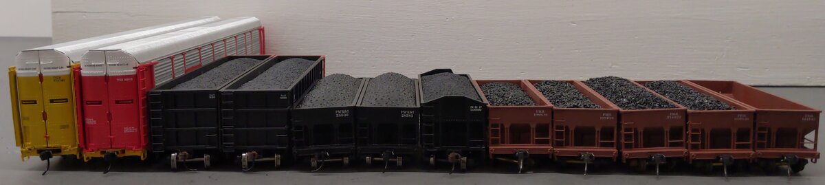 Bowser & Other HO Scale Assorted Freight Cars: 14058, 14102, 160419, 973740 [12] VG