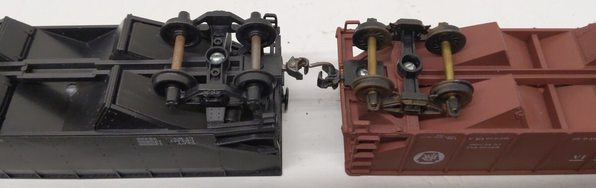 Bowser & Other HO Scale Assorted Freight Cars: 561, 423, 389, 340, 798 [12] VG