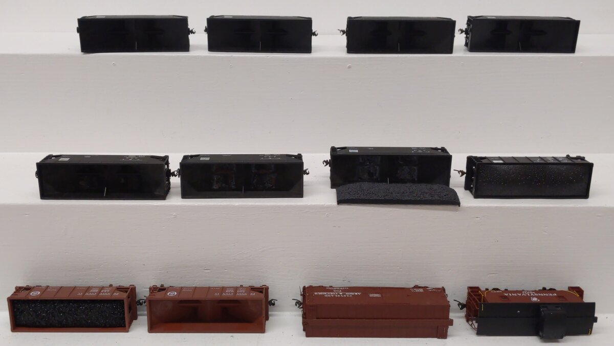 Bowser & Other HO Scale Assorted Freight Cars: 561, 423, 389, 340, 798 [12] VG