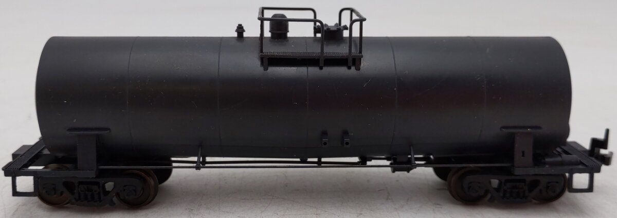 Atlas 1700 HO Scale Undecorated Tank Car/Box
