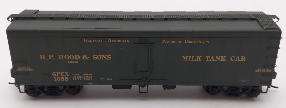 InterMountain 48201-01 HO Scale GPEX H.P. Hood & Sons Milk Car #1055 EX/Box