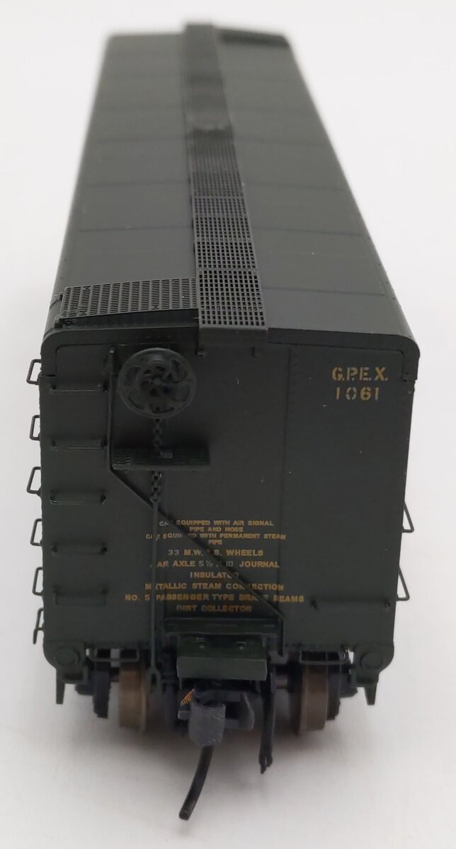 InterMountain 48201-03 HO Scale GPEX HP Hood & Sons Milk Car #1061 EX/Box