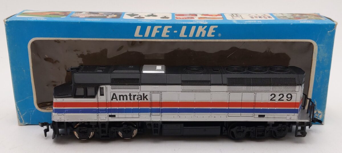 Life Like 8241 HO Amtrak EMD F40PH Powered Diesel Locomotive #229 VG/Box