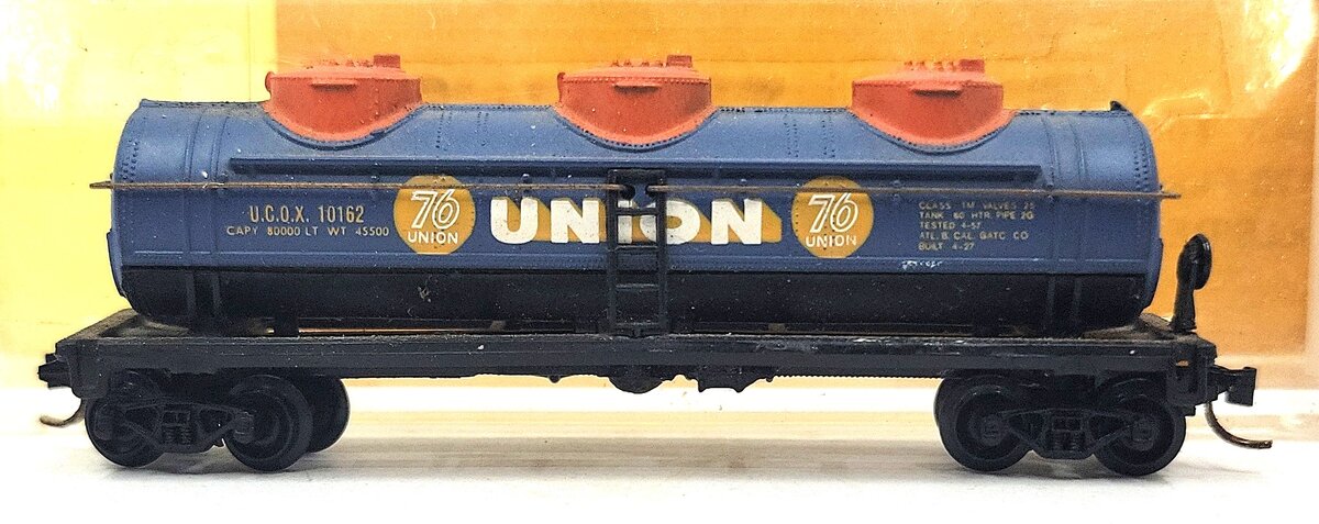 Bachmann 70150 N UCOX 42' Three Dome Tank Car #10162 EX