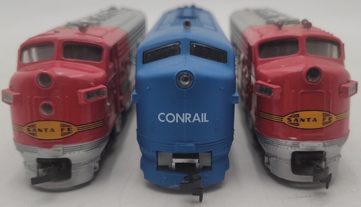 HO Scale Conrail & Santa Fe Diesel Locomotive #307 #610 [3] EX