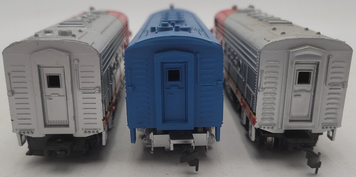 HO Scale Conrail & Santa Fe Diesel Locomotive #307 #610 [3] EX
