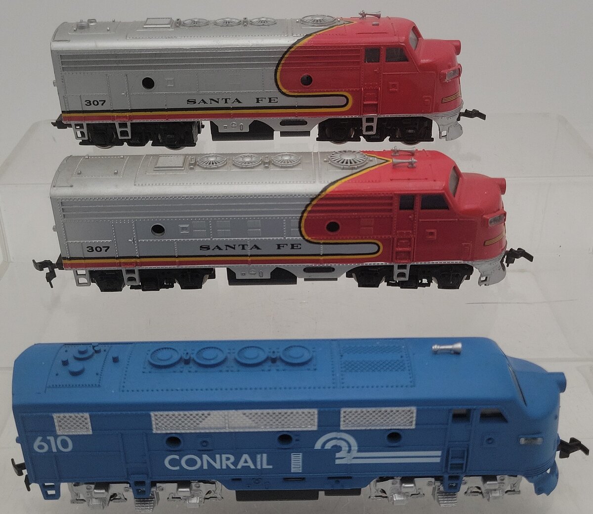 HO Scale Conrail & Santa Fe Diesel Locomotive #307 #610 [3] EX