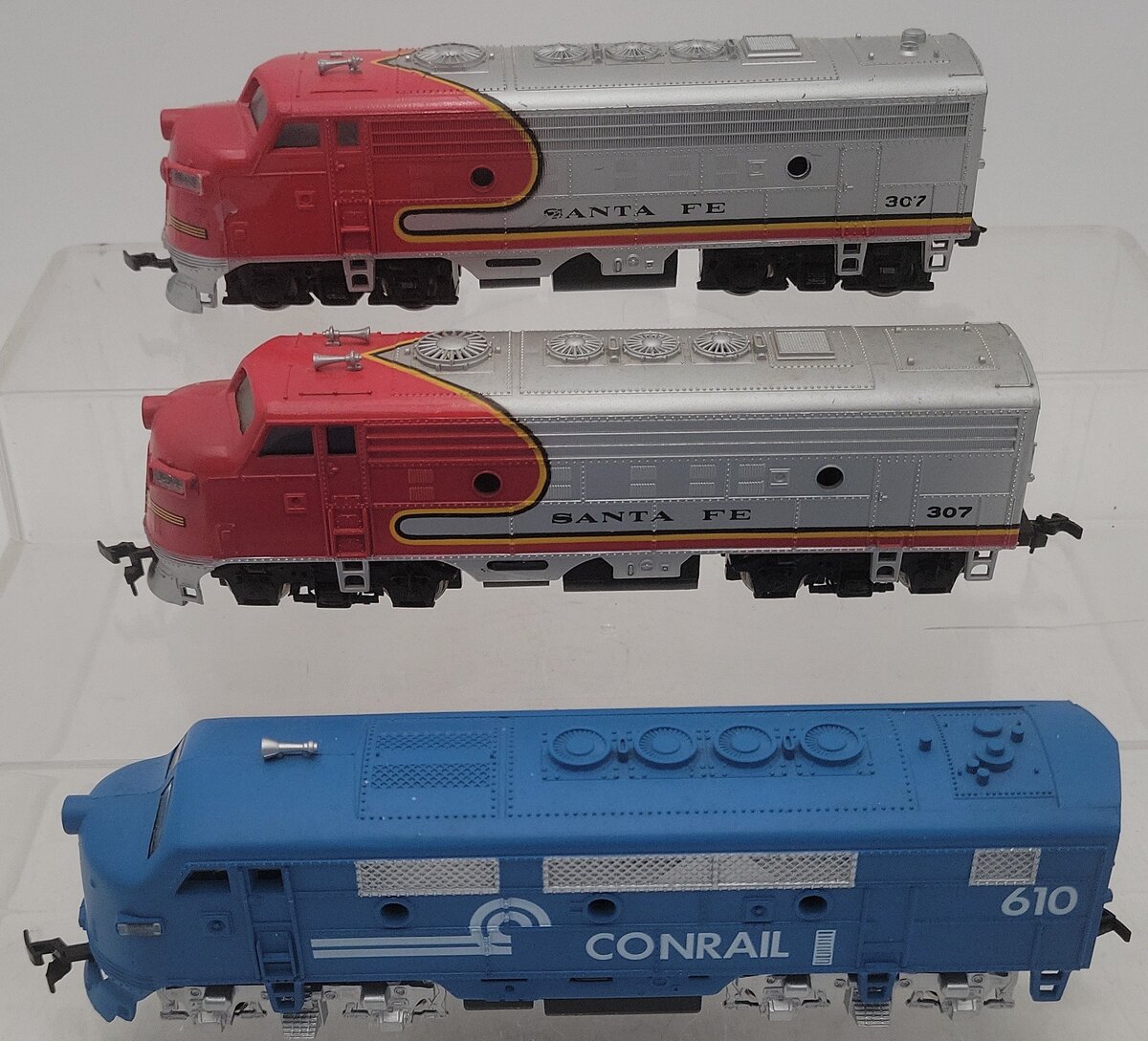 HO Scale Conrail & Santa Fe Diesel Locomotive #307 #610 [3] EX