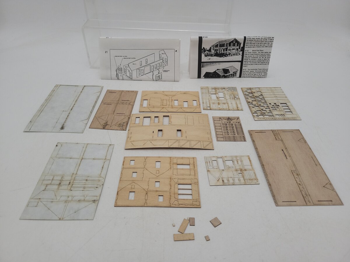 Showcase Miniatures 110 N Scale Showcase Express Menlo Park Depot Wood Kit EX/Box