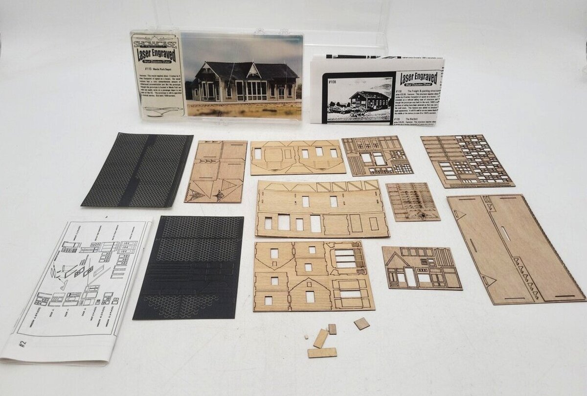 Showcase Miniatures 110 N Scale Showcase Express Menlo Park Depot Wood Kit EX/Box