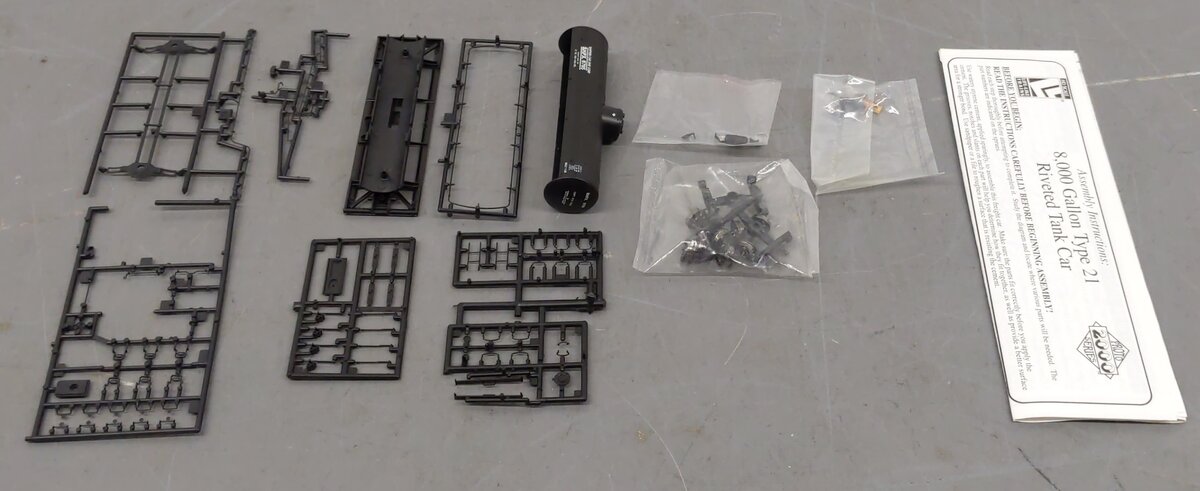 Proto 2000 8795 HO Scale SHPX 8000 Gal Type 21 Riveted Tank Car Kit EX/Box