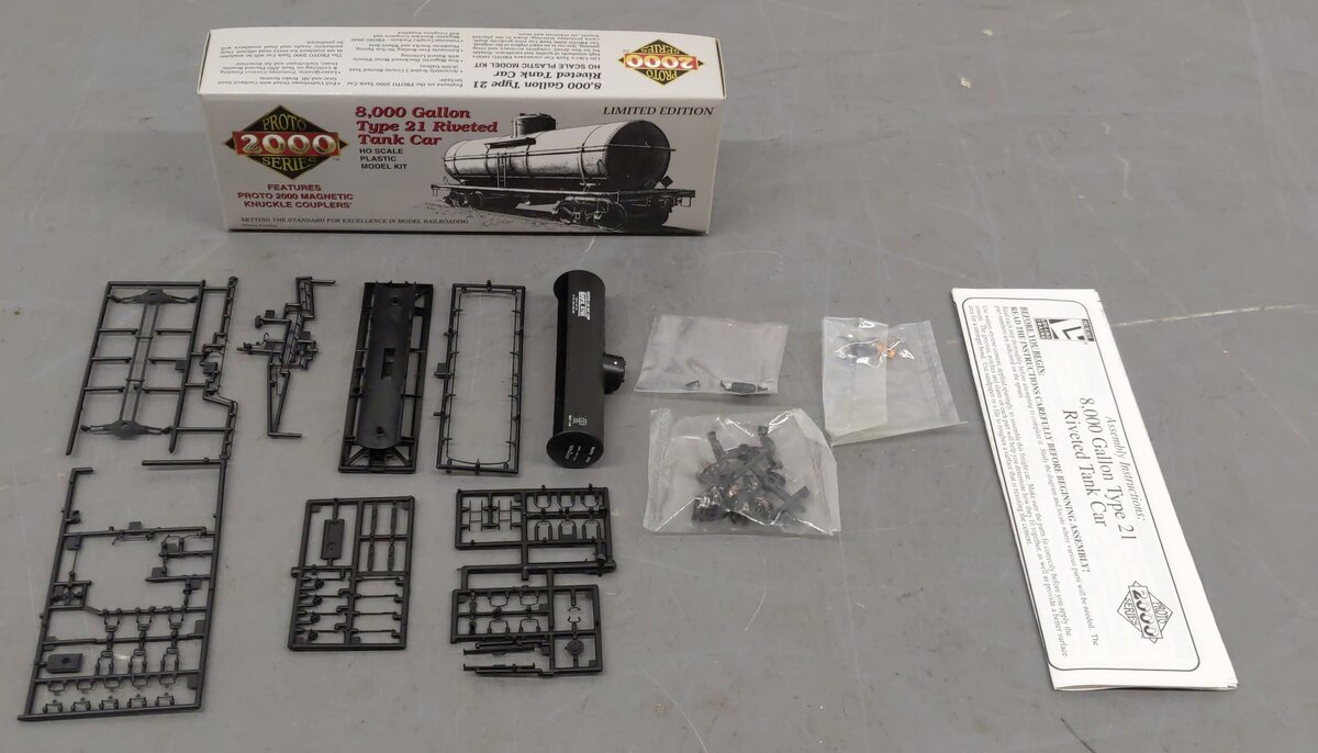 Proto 2000 8795 HO Scale SHPX 8000 Gal Type 21 Riveted Tank Car Kit EX/Box