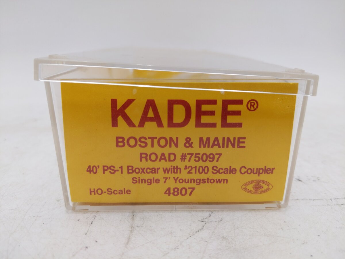Kadee 4807 HO Boston & Maine 40' PS-1 Boxcar with 7' Youngstown Door #75097 EX/Box