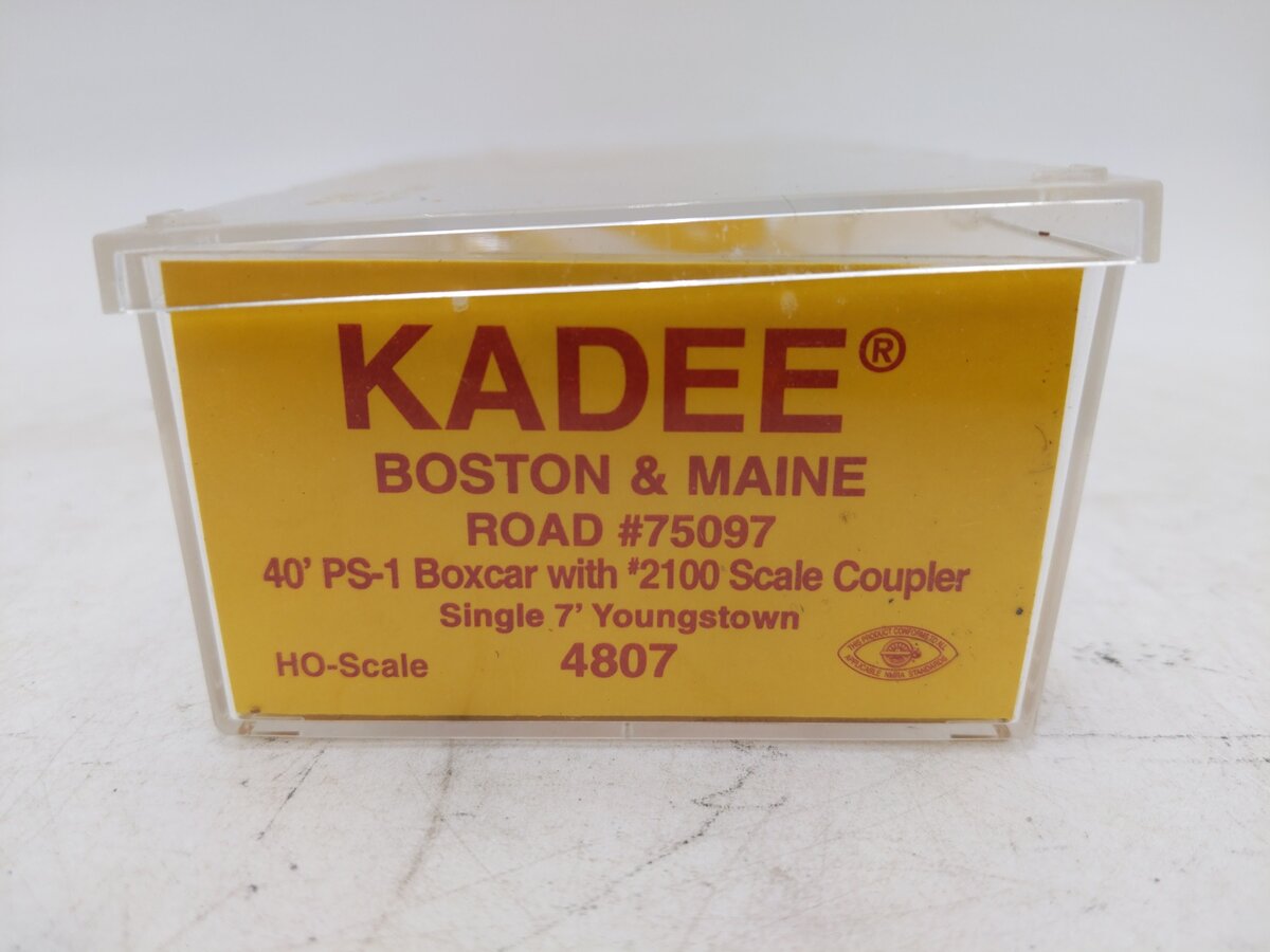 Kadee 4807 HO Boston & Maine 40' PS-1 Boxcar with 7' Youngstown Door #75097 EX/Box