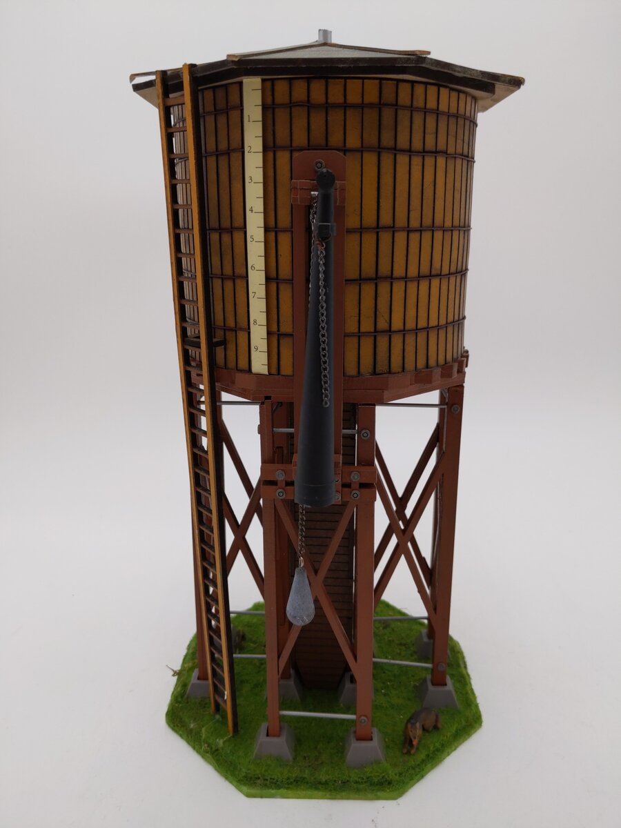 Menards HO Pre-Built Gold Line Water Tower VG
