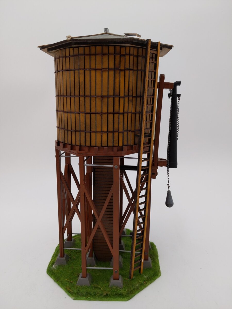 Menards HO Pre-Built Gold Line Water Tower VG