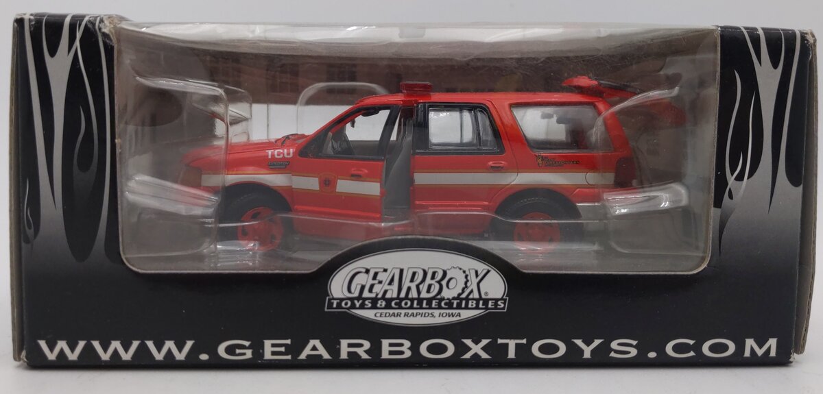 Gearbox 27618 1:43 Boston, MA Fire Department - Ford Expedition in Red NIB