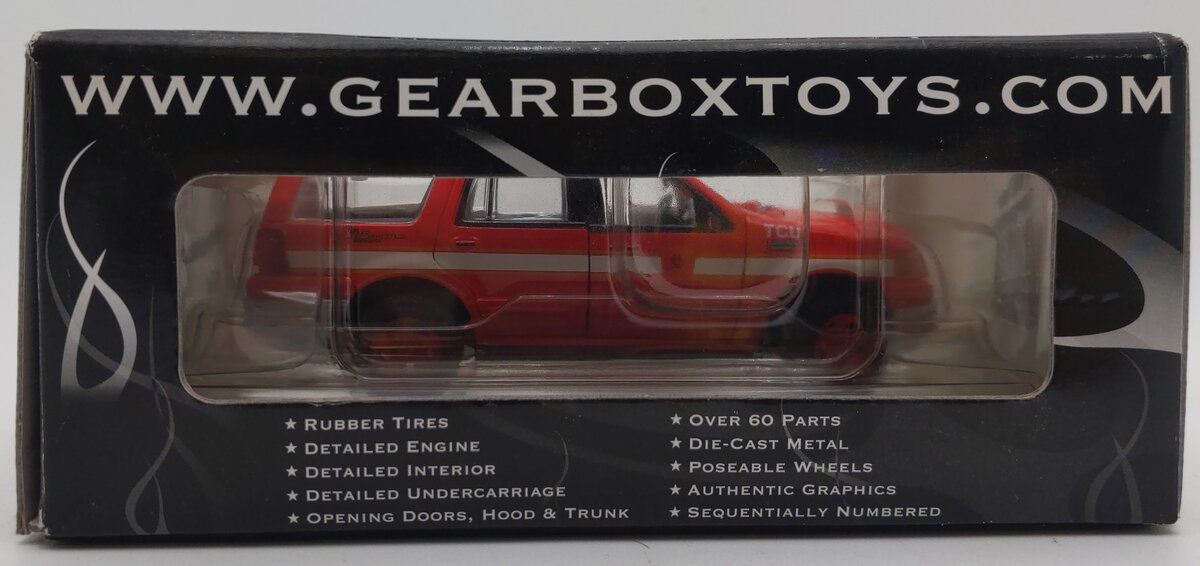 Gearbox 27618 1:43 Boston, MA Fire Department - Ford Expedition in Red NIB