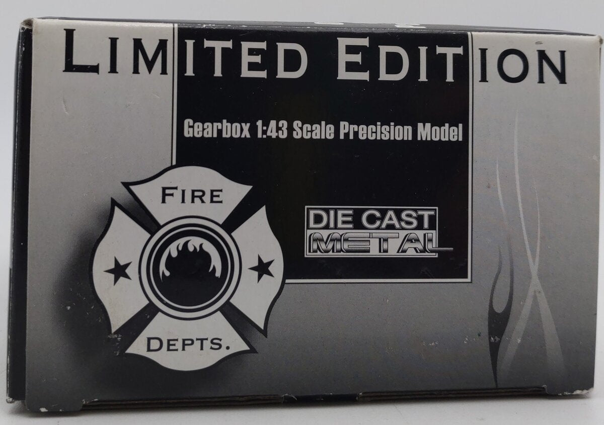 Gearbox 27618 1:43 Boston, MA Fire Department - Ford Expedition in Red NIB