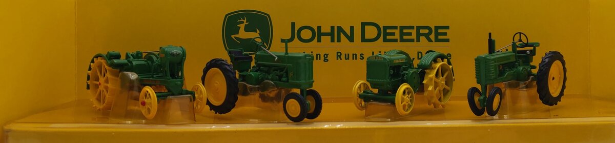 John Deere 7758 1:50 Scale John Deere Tractor Series #1 (4) Tractors LN/Box