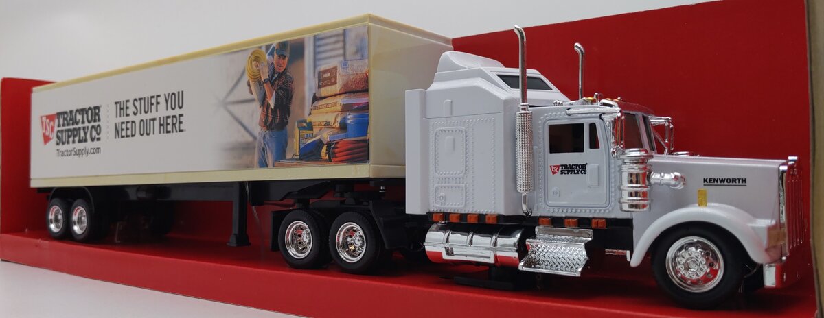 New-Ray 15333 1:43 White Kenworth W900 Tractor Supply Fuel Trailer LN/Box