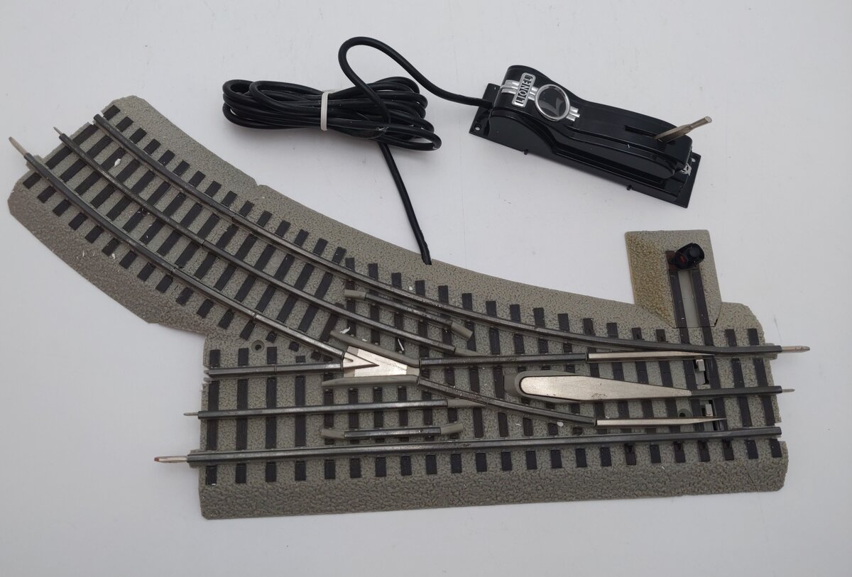 Lionel 6-12046 O Gauge O36 Right Hand Remote-Control FasTrack Switch/Turnout EX/Box