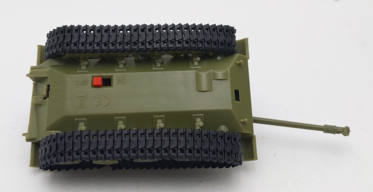 Westminster 3903 M-41 "Walker Bulldog" Full Tracker Tank In A Tin W/Army Men EX/Box
