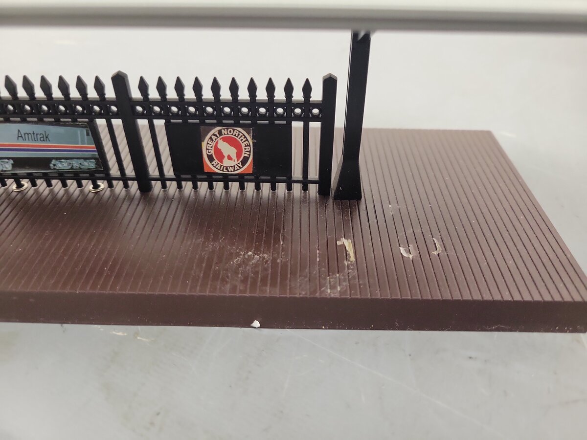 MTH 30-9005 O Gauge Passenger Station with 2 Platforms EX/Box