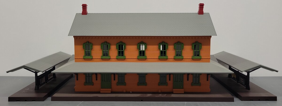 MTH 30-9005 O Gauge Passenger Station with 2 Platforms EX/Box