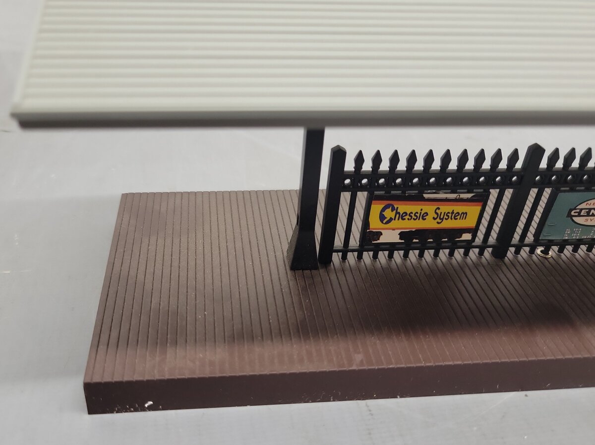 MTH 30-9005 O Gauge Passenger Station with 2 Platforms EX/Box