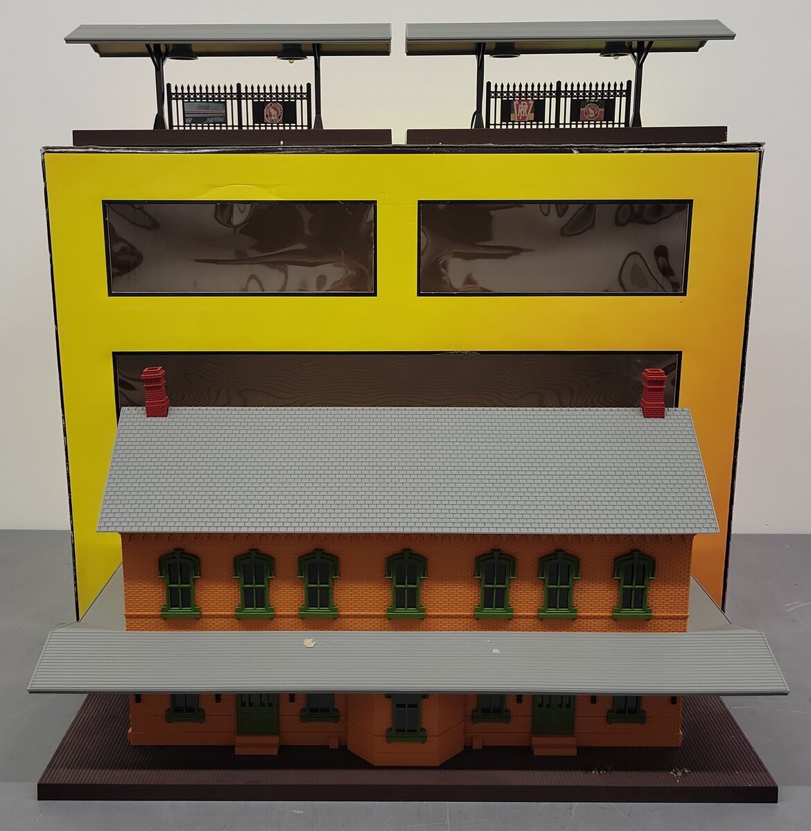 MTH 30-9005 O Gauge Passenger Station with 2 Platforms EX/Box