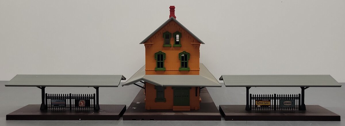 MTH 30-9005 O Gauge Passenger Station with 2 Platforms EX/Box
