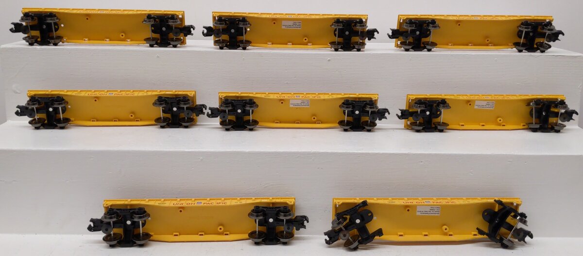 Menards O Gauge Union Pacific Flatcars (8) VG