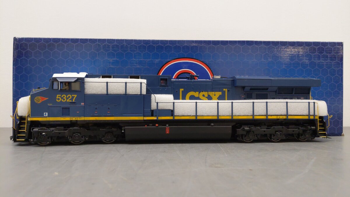 Atlas 30138199 O Scale CSX Transportation ES44AC Locomotive #5327 (2 Rail) EX/Box