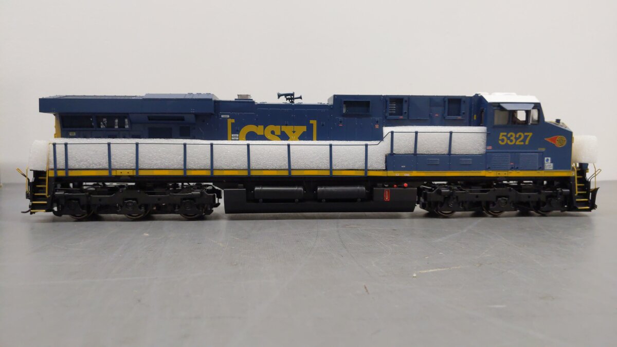 Atlas 30138199 O Scale CSX Transportation ES44AC Locomotive #5327 (2 Rail) EX/Box