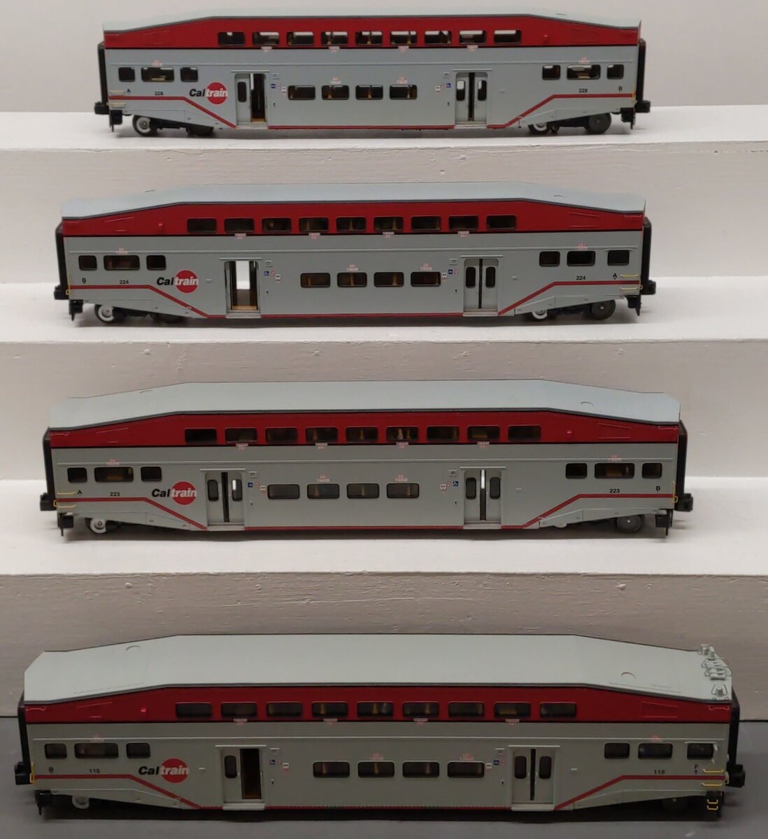 MTH 20-65203 4-Car Bi-Level Bombardier Passenger Set EX/Box