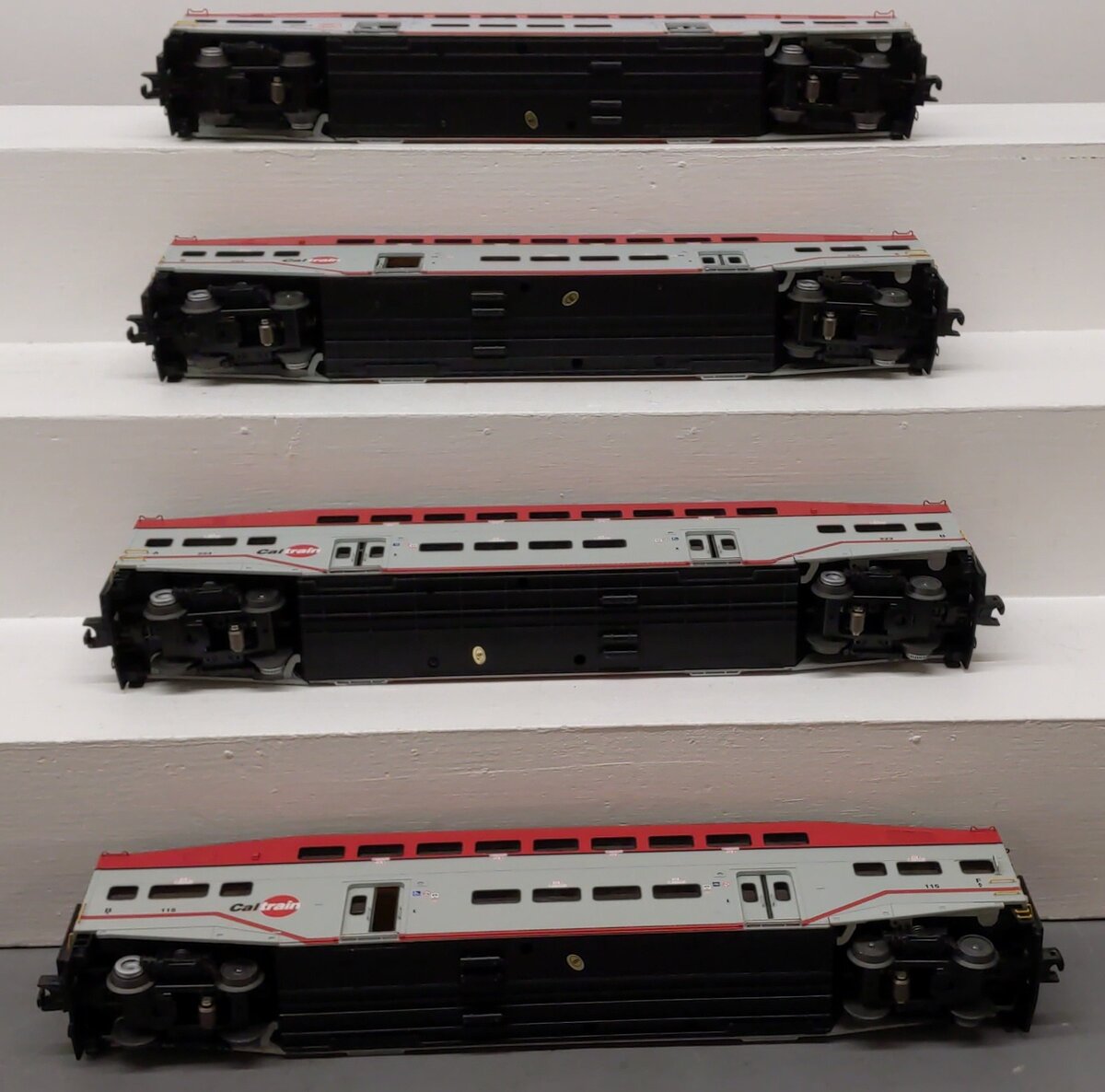 MTH 20-65203 4-Car Bi-Level Bombardier Passenger Set EX/Box